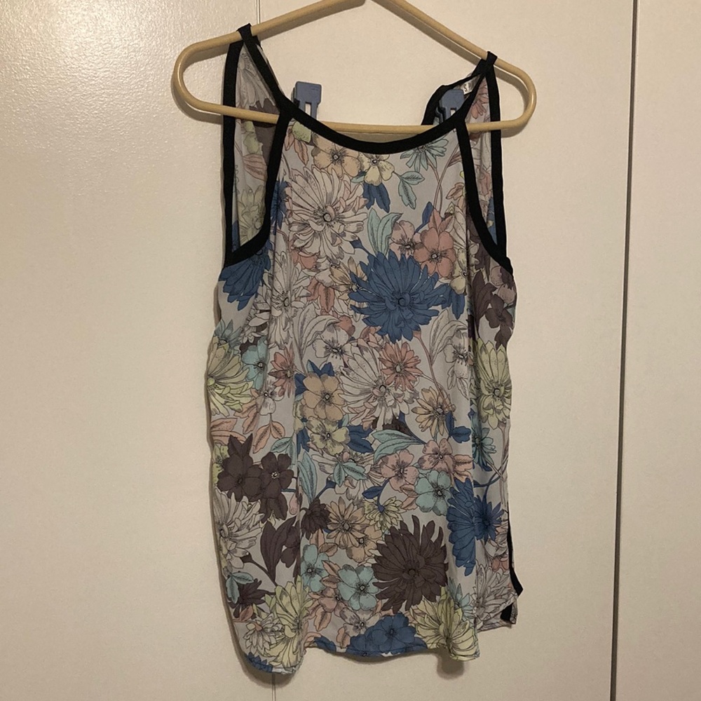Spence Women’s Size Medium Floral Top
